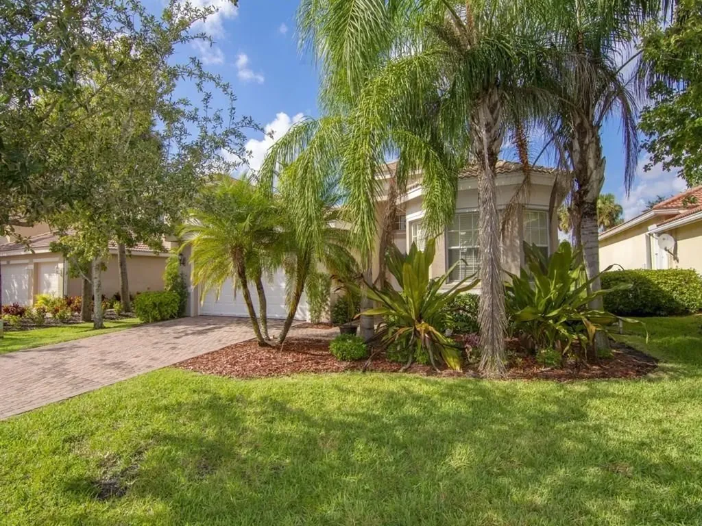 1927 Grey Falcon Circle SW Vero Beach FL 32962