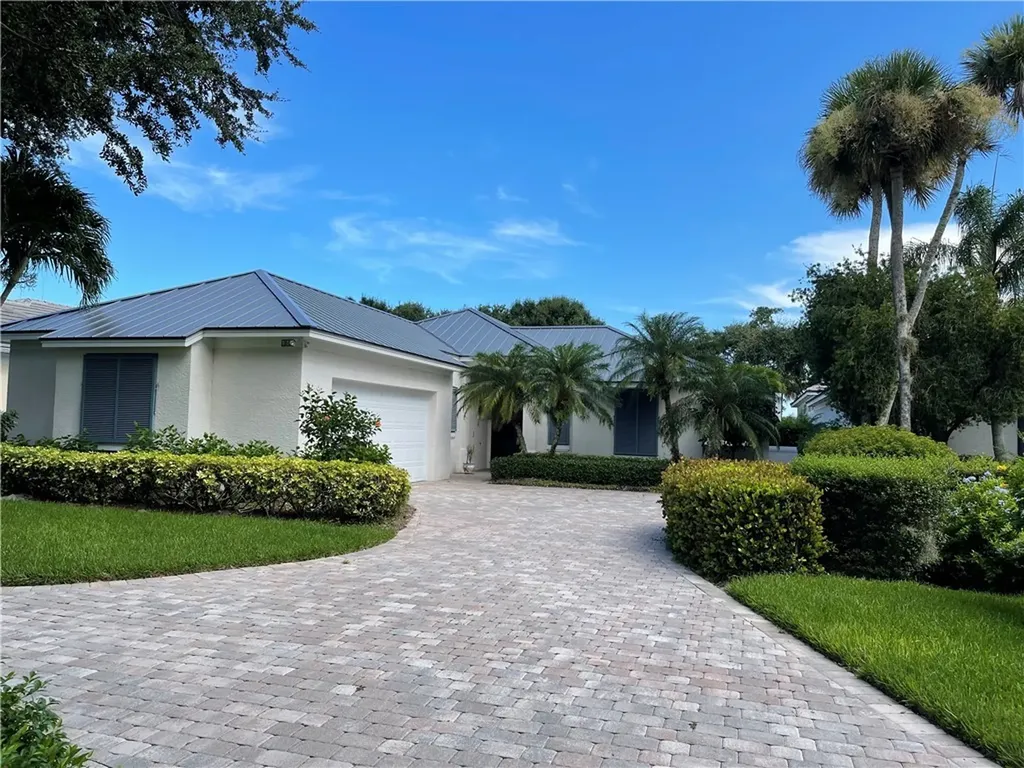 140 Lakeview Way Vero Beach FL 32963