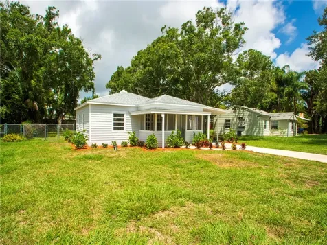 2515 Vero Beach Avenue Vero Beach FL 32960