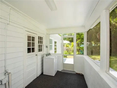 2515 Vero Beach Avenue Vero Beach FL 32960