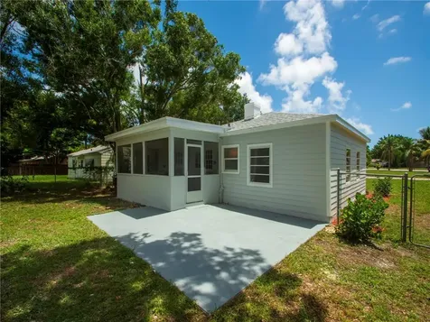 2515 Vero Beach Avenue Vero Beach FL 32960