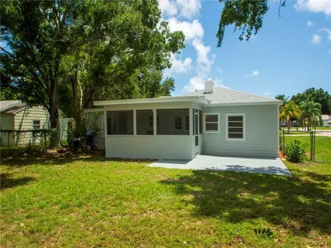 2515 Vero Beach Avenue Vero Beach FL 32960