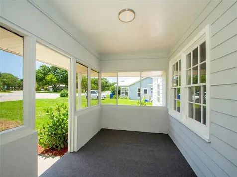2515 Vero Beach Avenue Vero Beach FL 32960