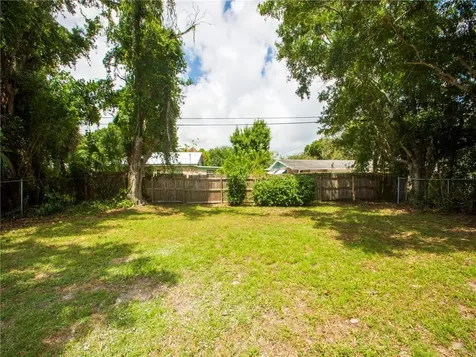 2515 Vero Beach Avenue Vero Beach FL 32960