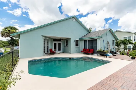 2416 Atlantic Beach Boulevard Hutchinson Island FL 34949