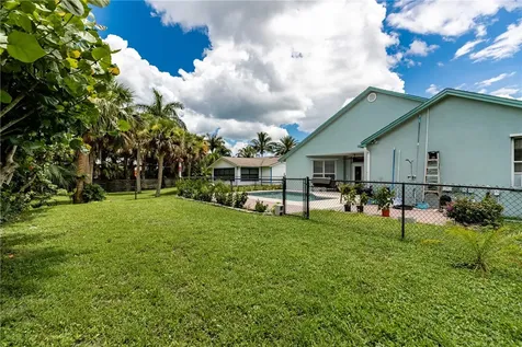 2416 Atlantic Beach Boulevard Hutchinson Island FL 34949