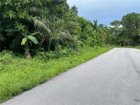 9470 Hibiscus Avenue Micco FL 32976