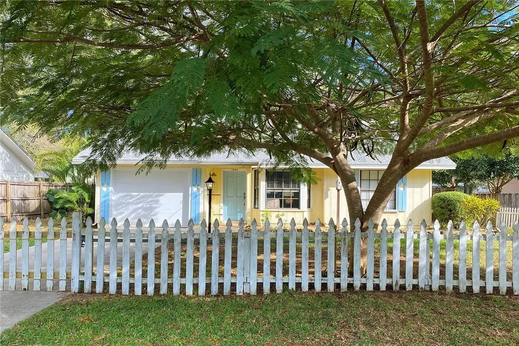 1526 31st Avenue Vero Beach FL 32960