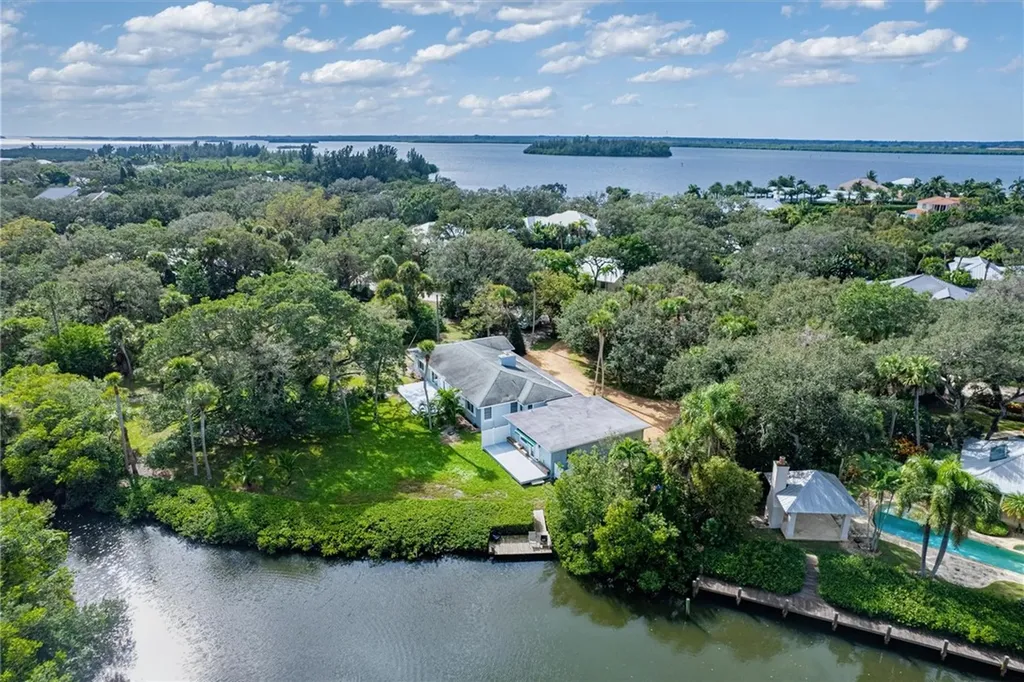 1602 E Camino Del Rio Vero Beach FL 32963