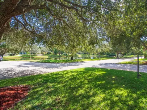 443 34th Court Vero Beach FL 32968