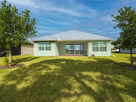 302 11th Square SW Vero Beach FL 32962