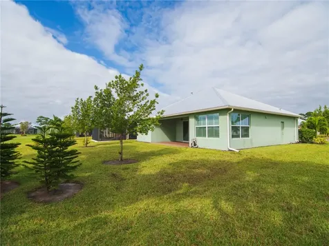 302 11th Square SW Vero Beach FL 32962