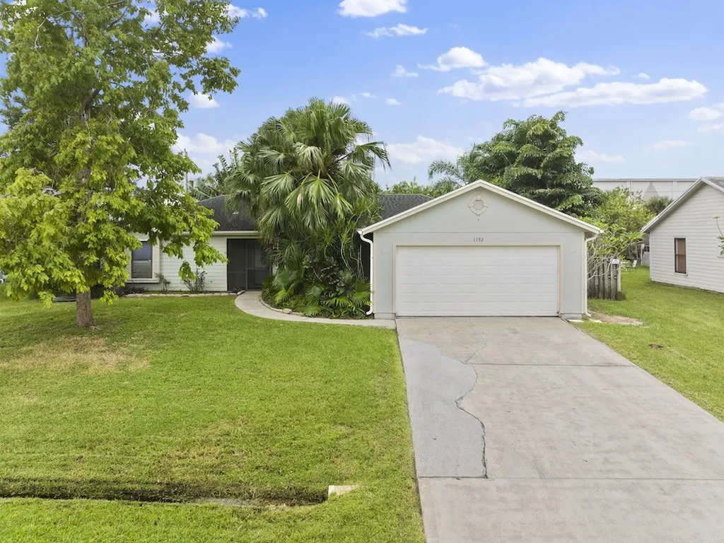 1152 SW Jennifer Avenue Port St. Lucie FL 34953