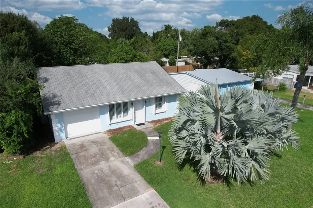 1361 4th Avenue Vero Beach FL 32960