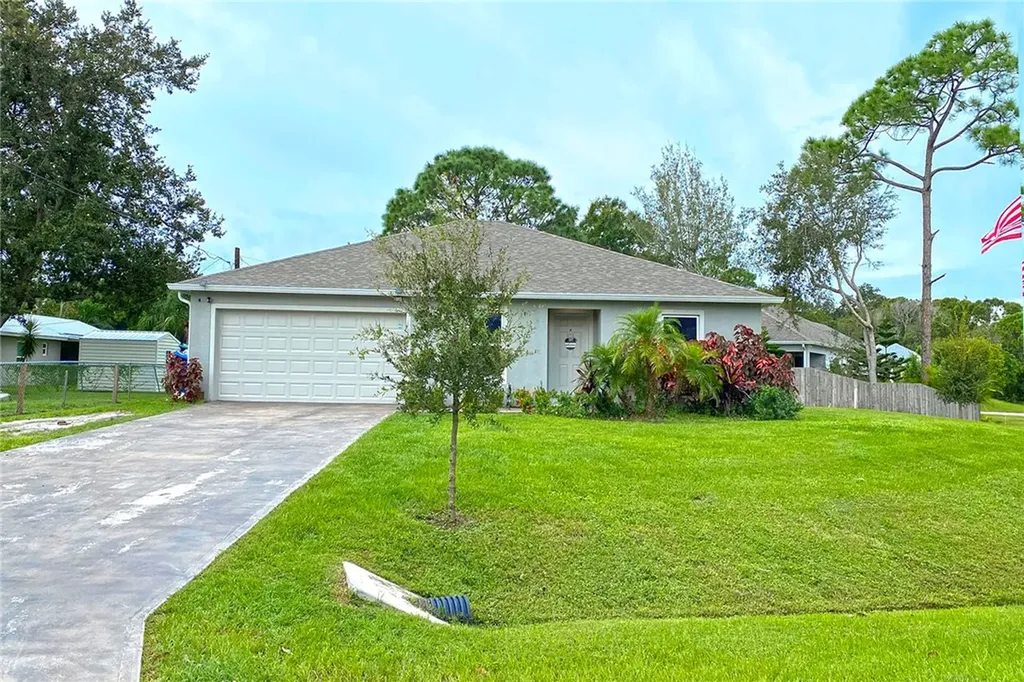 1001 Persian Lane Sebastian FL 32958
