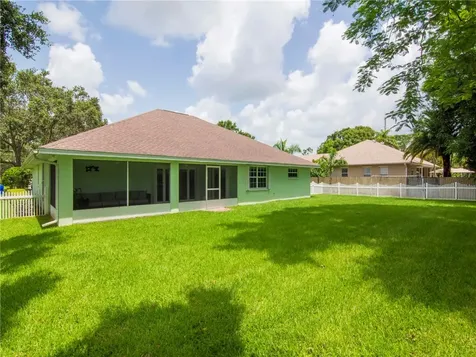 340 40th Court SW Vero Beach FL 32968