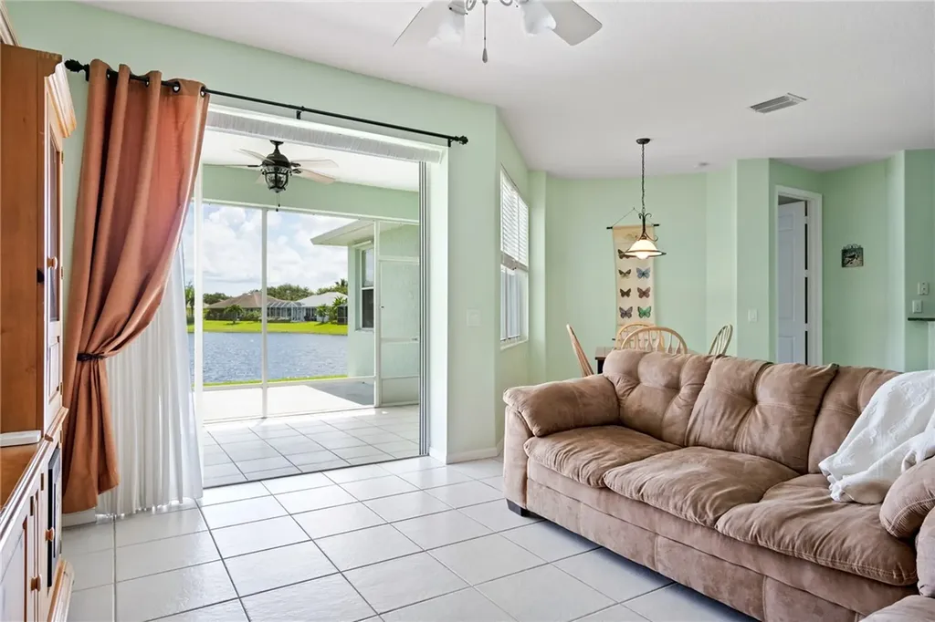 5676 W 1st Square SW Vero Beach FL 32968