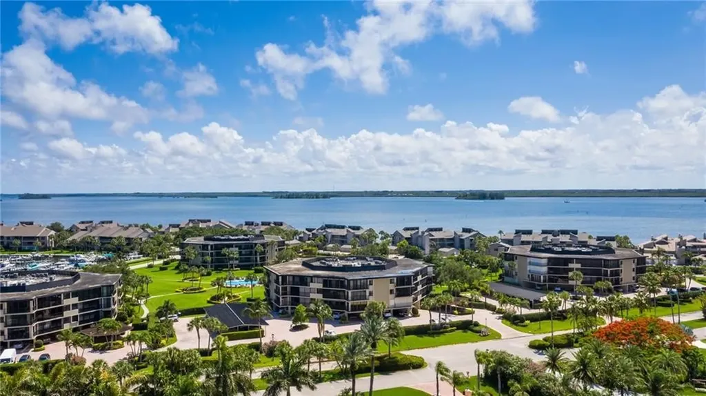 1825 Mooringline Drive Vero Beach FL 32963
