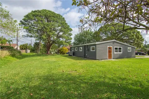 1561 5th Court Vero Beach FL 32960