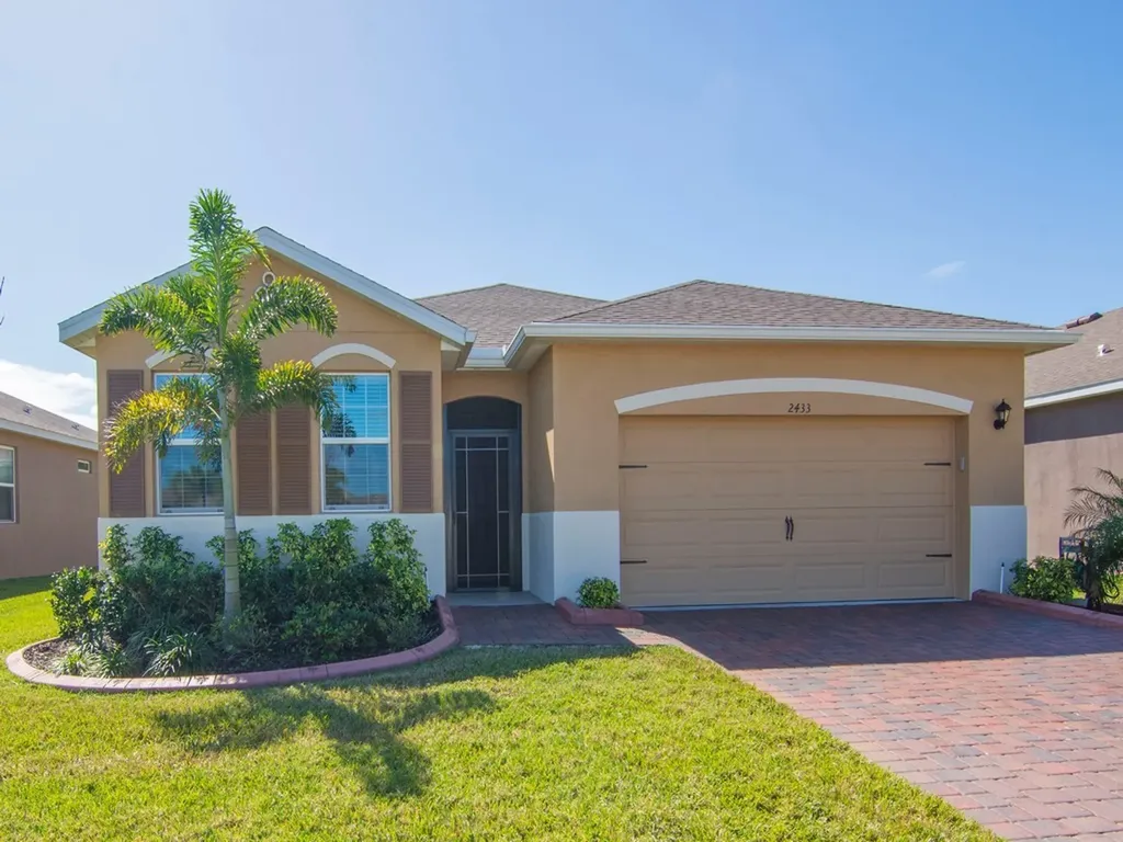2433 Crowned Eagle Circle SW Vero Beach FL 32962