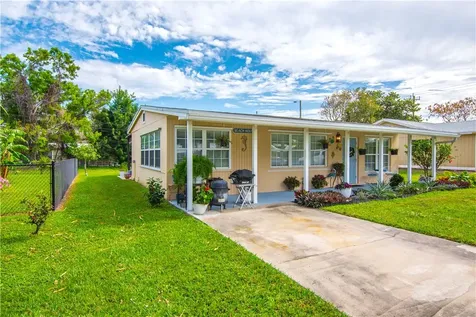 1320 4th Avenue Vero Beach FL 32960