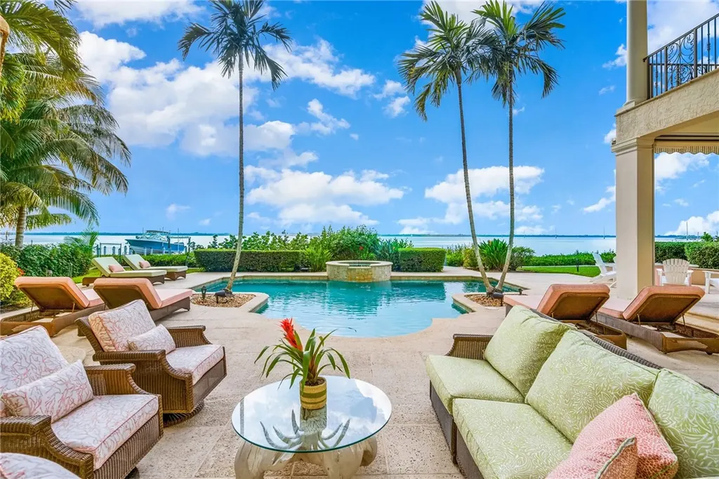 365 Riverway Court Vero Beach FL 32963