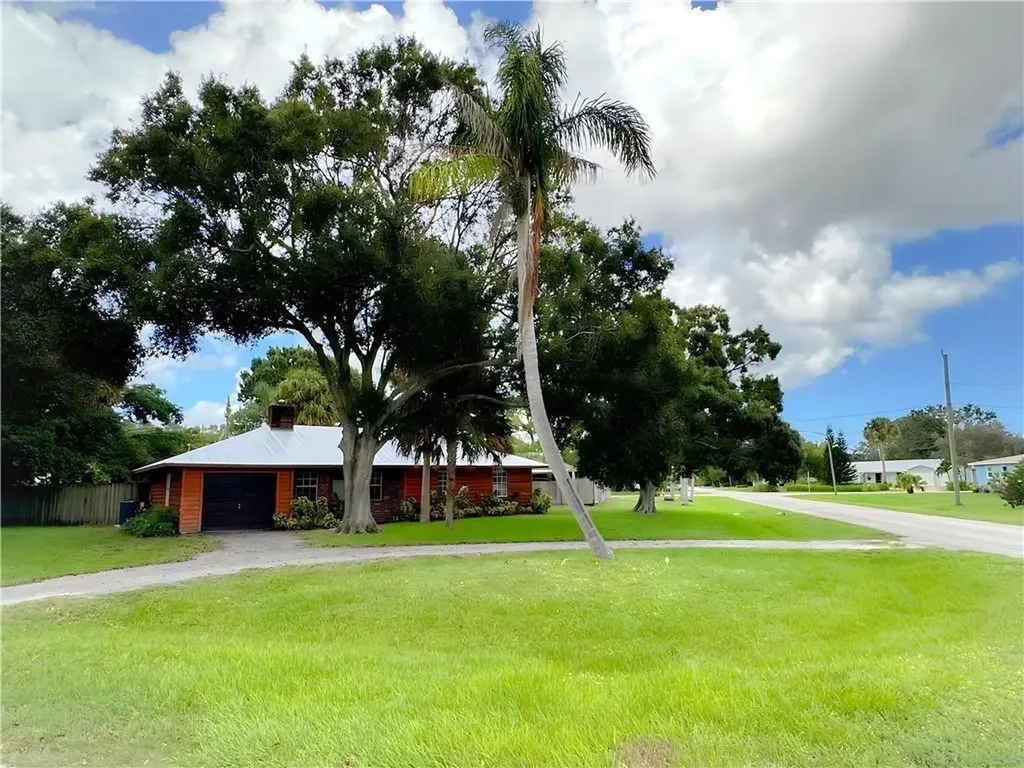 425 18th Avenue Vero Beach FL 32962
