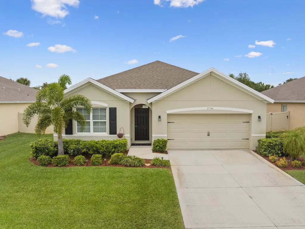 2744 Granville Manor SW Vero Beach FL 32968