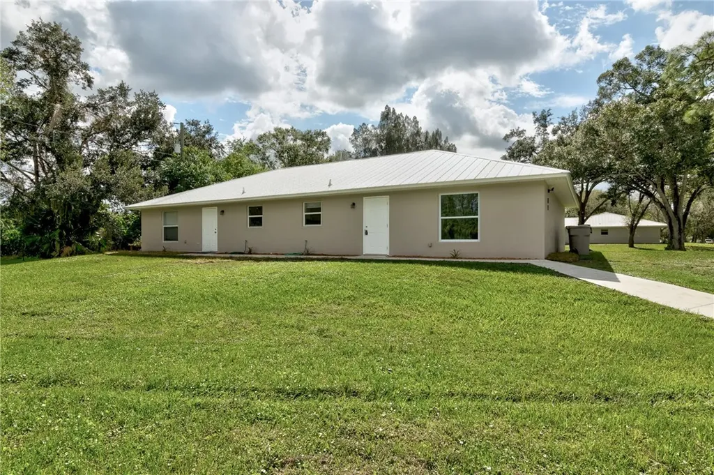 15 S Maple Street Fellsmere FL 32948