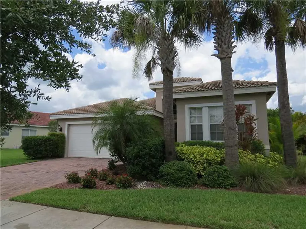 2054 Grey Falcon Circle SW Vero Beach FL 32962