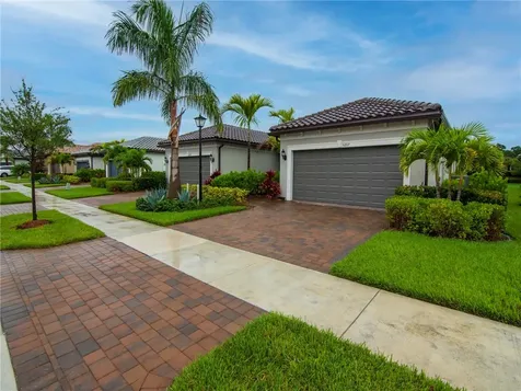 5207 Unity Square Vero Beach FL 32967