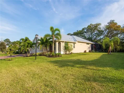 437 11th Square SW Vero Beach FL 32962