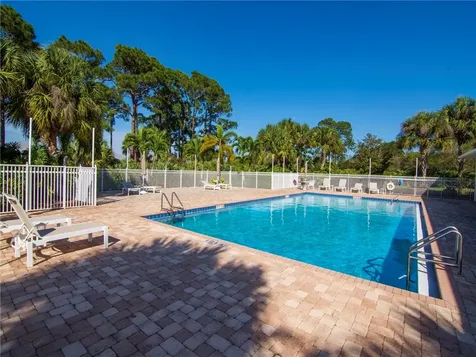 437 11th Square SW Vero Beach FL 32962