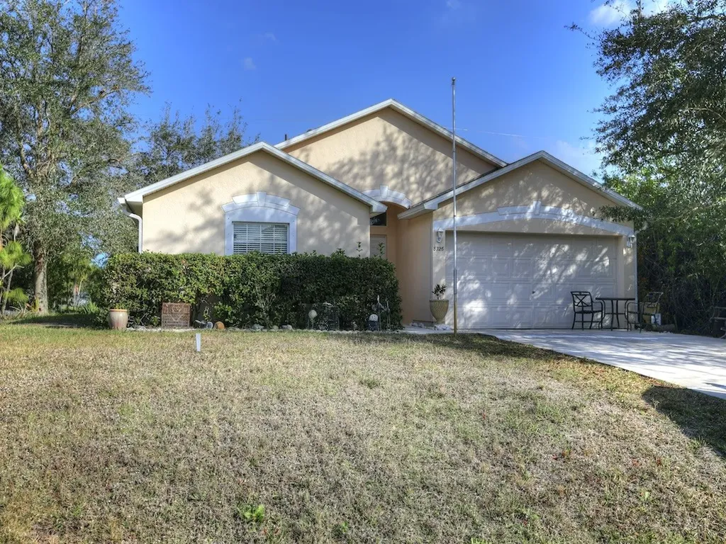 8326 98th Court Vero Beach FL 32967