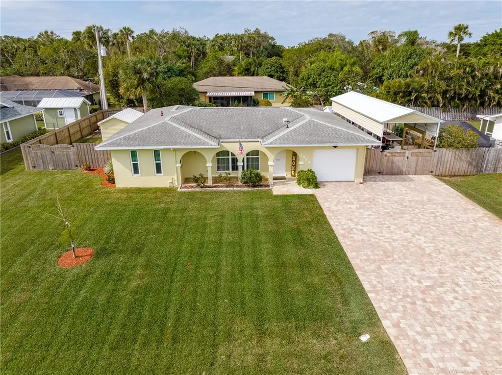 1943 5th Court SE Vero Beach FL 32962