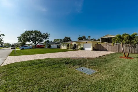 1943 5th Court SE Vero Beach FL 32962