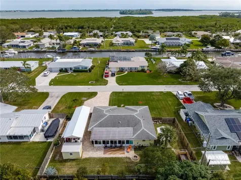 1943 5th Court SE Vero Beach FL 32962