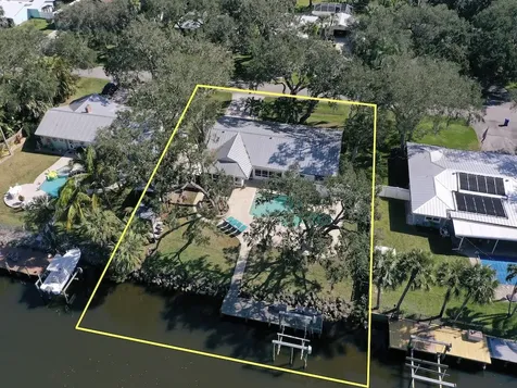 3025 Par Drive Vero Beach FL 32960