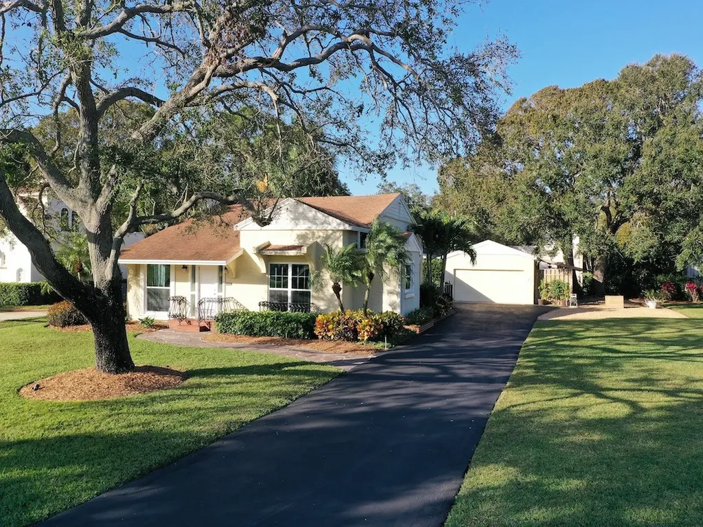 2705 Country Club Drive Vero Beach FL 32960