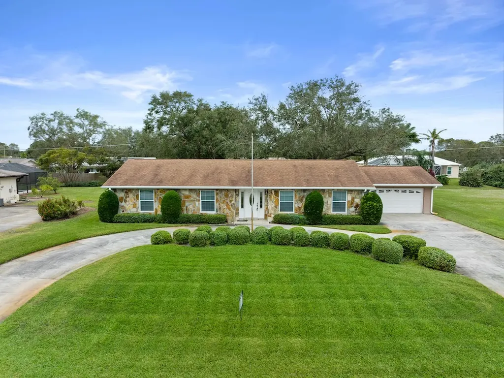 225 15th Avenue Vero Beach FL 32962