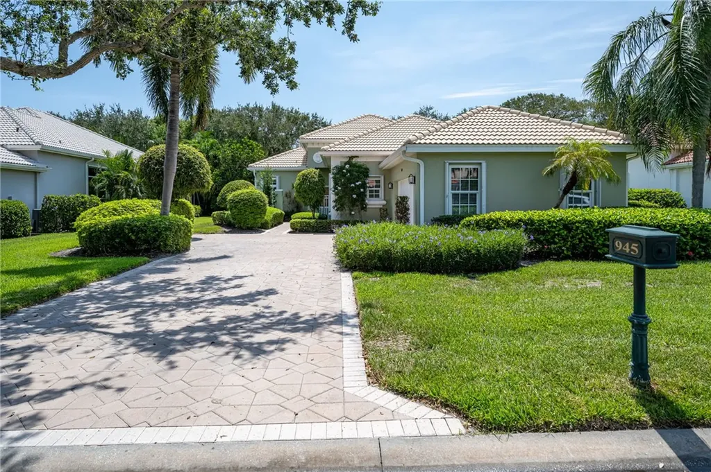 945 Island Club Square Vero Beach FL 32963