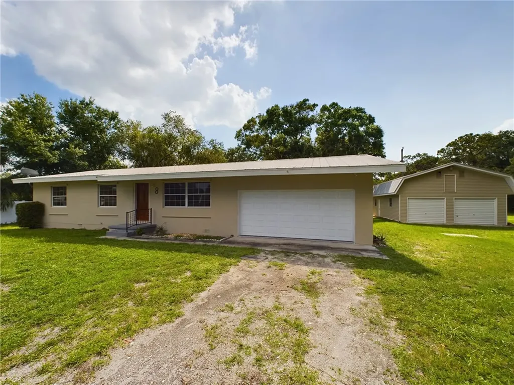 8 N Mulberry Street Fellsmere FL 32948
