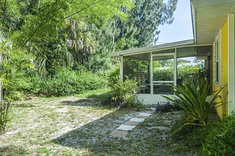 1725 20th Court Vero Beach FL 32960