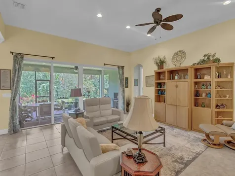 377 11th Square SW Vero Beach FL 32962