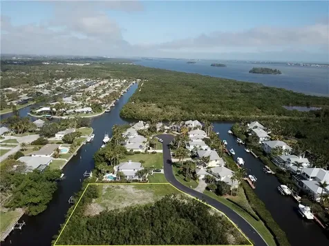 2225 6th Court SE Vero Beach FL 32962
