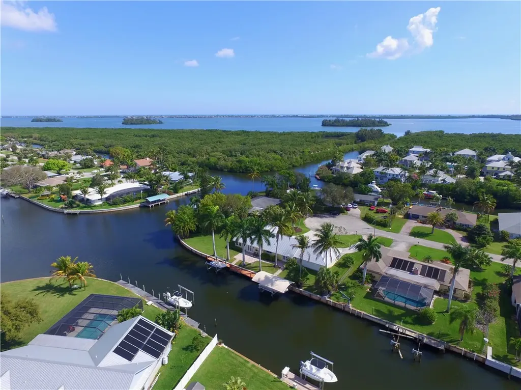 2203 6th Avenue SE Vero Beach FL 32962