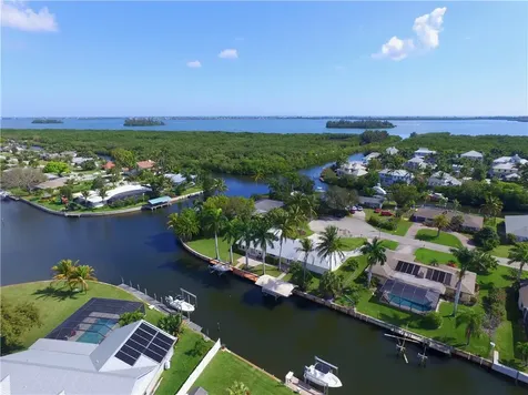 2203 6th Avenue SE Vero Beach FL 32962