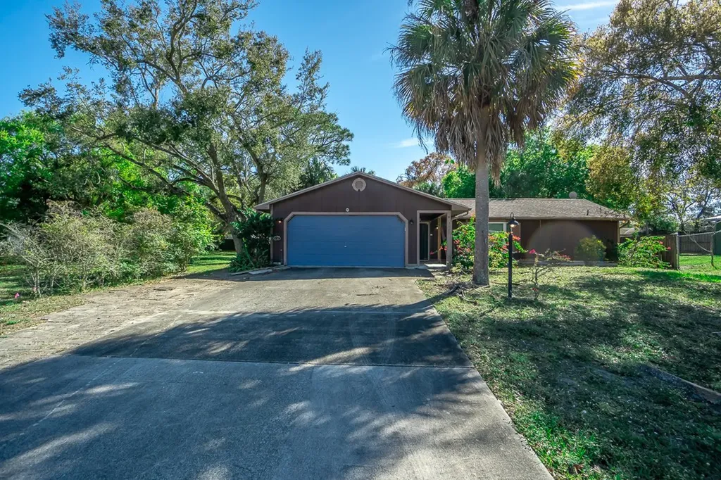 7501 Miramar Avenue Fort Pierce FL 34951