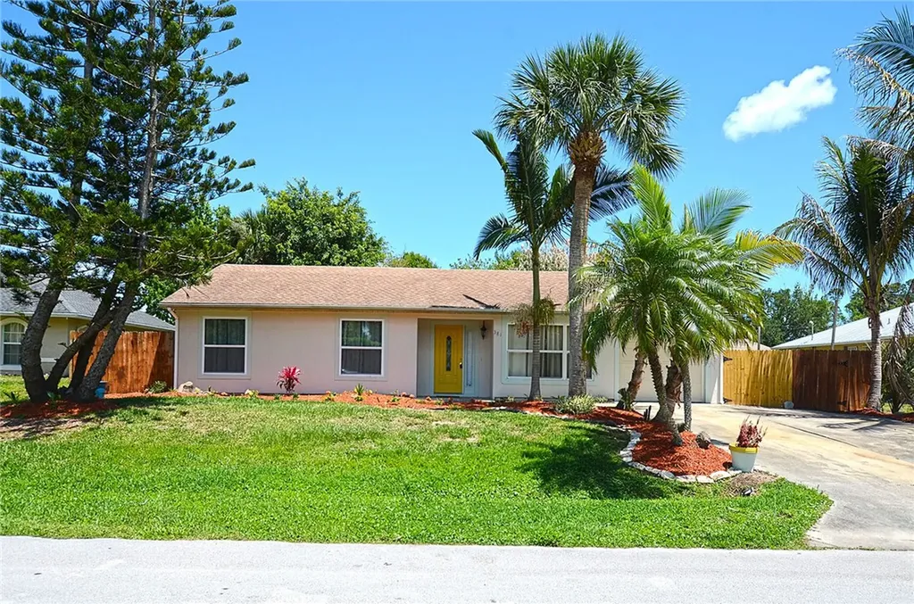 381 Pine Street Sebastian FL 32958