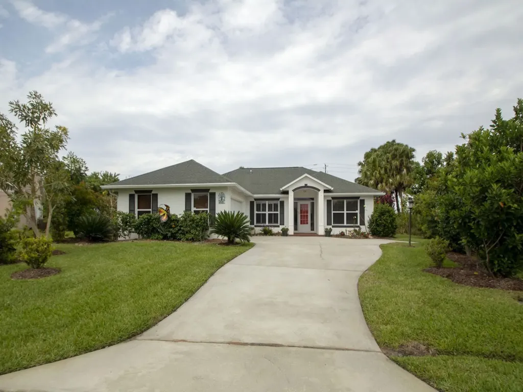4880 48th Avenue Vero Beach FL 32967